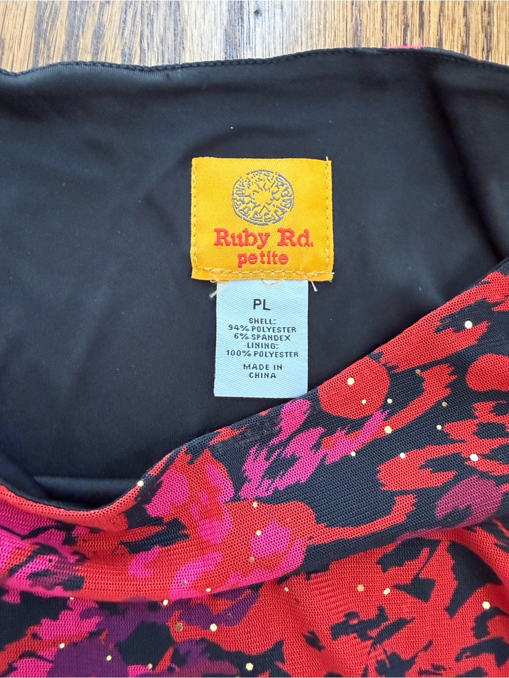 NEW! Ruby Rd. Red & Pink Printed Ruched Side Top - Picture 3 of 6